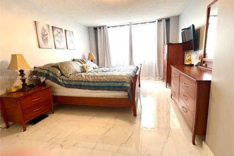 Снять в аренду кондоминиум в Санни-Айлс-Бич, Флорида 2 спальни, 100.98м2, № 1992263 - фото 14