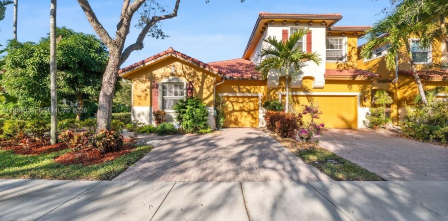 Villa ou maison à Coral Springs, Floride 3 chambres, 142.33 m2 № 2024576