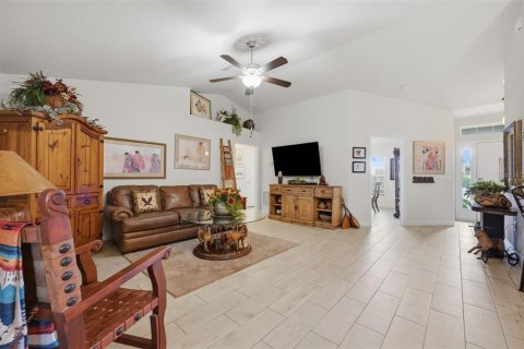 Casa en venta en Spring Hill, Florida, 4 dormitorios, 163.69 m2 № 2384406 - foto 2