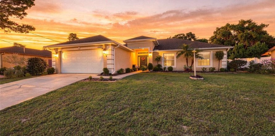 Casa en Spring Hill, Florida 4 dormitorios, 163.69 m2 № 2384406