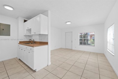 Снять в аренду кондоминиум в Форт-Лодердейл, Флорида 1 спальня, 58.81м2, № 1995456 - фото 13