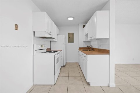 Снять в аренду кондоминиум в Форт-Лодердейл, Флорида 1 спальня, 58.81м2, № 1995456 - фото 12