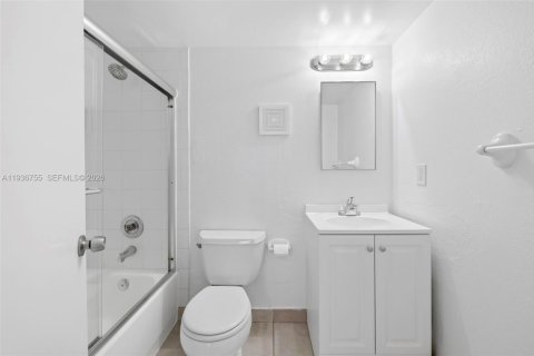 Снять в аренду кондоминиум в Форт-Лодердейл, Флорида 1 спальня, 58.81м2, № 1995456 - фото 8