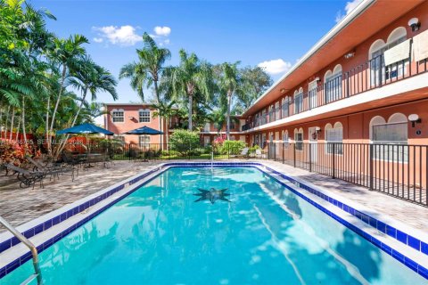 Кондоминиум с 1 спальней в Форт-Лодердейл, Флорида № 1995456