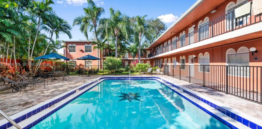 Кондоминиум с 1 спальней в Форт-Лодердейл, Флорида № 1995456