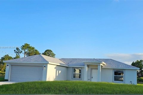 House in Lehigh Acres, Florida 3 bedrooms, 119.57 sq.m. № 1764751 - photo 1