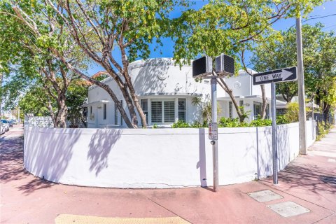Villa ou maison à vendre à Miami Beach, Floride: 2 chambres, 82.87 m2 № 2065734 - photo 21
