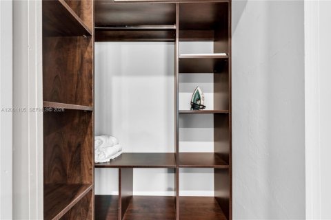 Villa ou maison à vendre à Miami Beach, Floride: 2 chambres, 82.87 m2 № 2065734 - photo 12