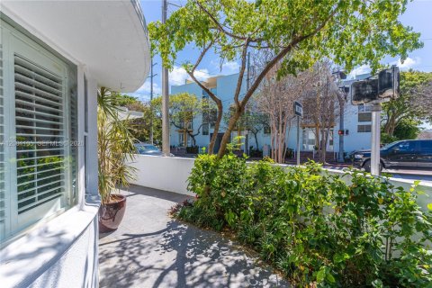 Villa ou maison à vendre à Miami Beach, Floride: 2 chambres, 82.87 m2 № 2065734 - photo 19