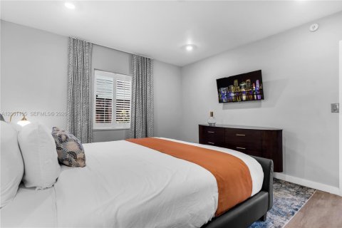 Villa ou maison à vendre à Miami Beach, Floride: 2 chambres, 82.87 m2 № 2065734 - photo 10