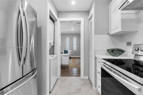 Villa ou maison à vendre à Miami Beach, Floride: 2 chambres, 82.87 m2 № 2065734 - photo 7