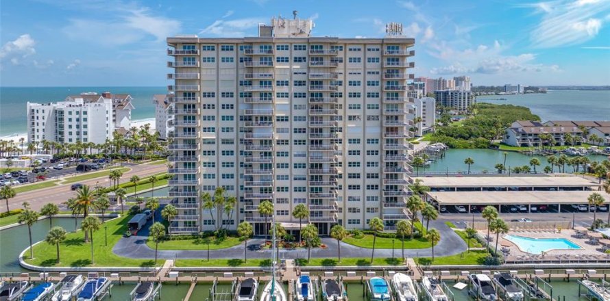 Condominio en Clearwater, Florida, 2 dormitorios № 2147994