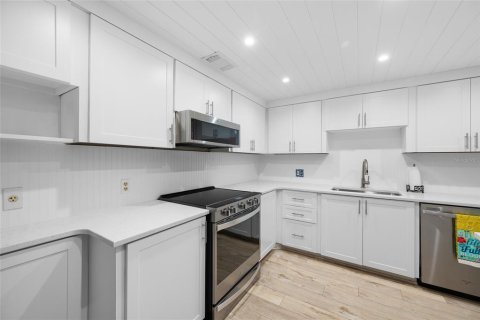 Condominio en venta en Clearwater, Florida, 2 dormitorios, 120.77 m2 № 2147994 - foto 10