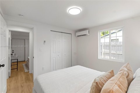 House in Miami, Florida 4 bedrooms № 1882515 - photo 23