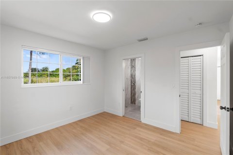 House in Miami, Florida 4 bedrooms № 1882515 - photo 30