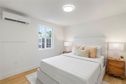 House in Miami, Florida 4 bedrooms № 1882515 - photo 21