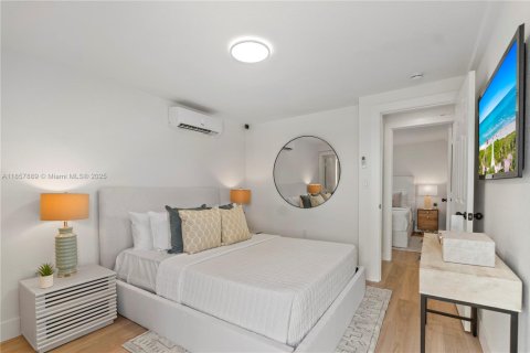 House in Miami, Florida 4 bedrooms № 1882515 - photo 18