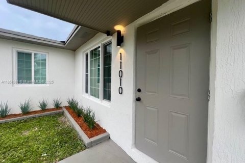 House in Miami, Florida 4 bedrooms № 1882515 - photo 3