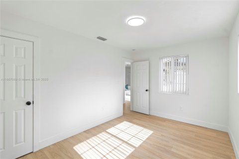 House in Miami, Florida 4 bedrooms № 1882515 - photo 26