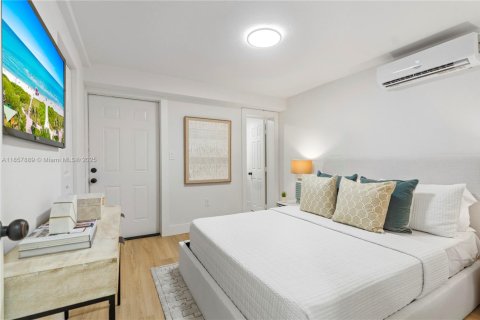 House in Miami, Florida 4 bedrooms № 1882515 - photo 17