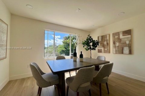 House in Miami, Florida 4 bedrooms № 1882515 - photo 7