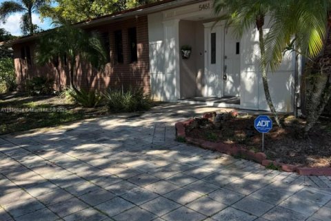 Купить виллу или дом в Плантация, Флорида 4 спальни, 253.34м2, № 1973653 - фото 3