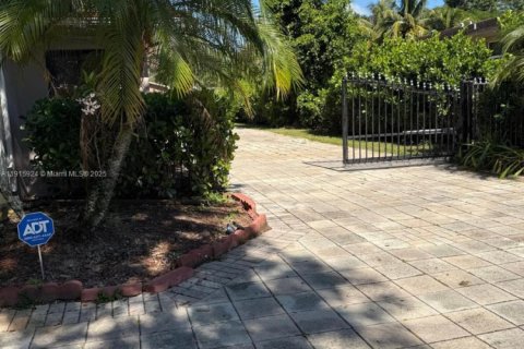 Купить виллу или дом в Плантация, Флорида 4 спальни, 253.34м2, № 1973653 - фото 5