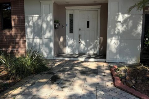 Купить виллу или дом в Плантация, Флорида 4 спальни, 253.34м2, № 1973653 - фото 2