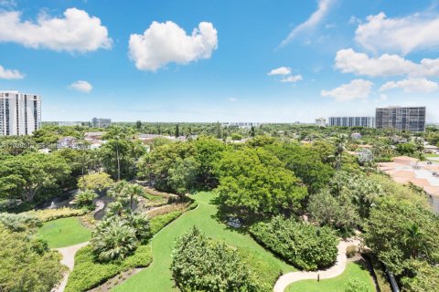 Condo in Miami, Florida, 2 bedrooms  № 1996134 - photo 11