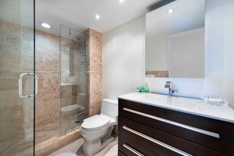 Condo in Miami, Florida, 2 bedrooms  № 1996134 - photo 10