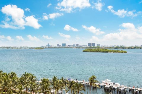 Condo in Miami, Florida, 2 bedrooms  № 1996134 - photo 25