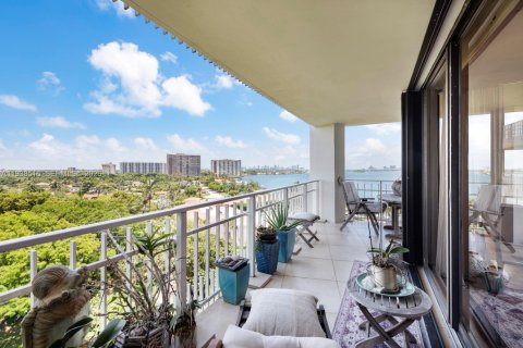 Condo in Miami, Florida, 2 bedrooms  № 1996134 - photo 16