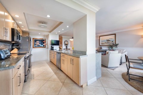 Condo in Miami, Florida, 2 bedrooms  № 1996134