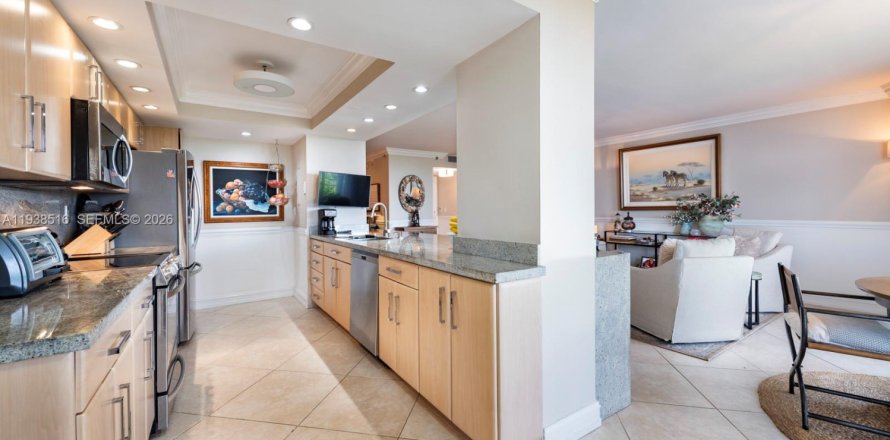 Condo in Miami, Florida, 2 bedrooms  № 1996134