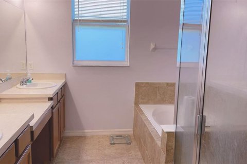 Casa en alquiler en Orlando, Florida, 4 dormitorios, 190.08 m2 № 1812628 - foto 16