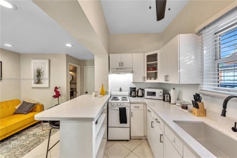 Commercial property in Hollywood, Florida 94.85 sq.m. № 1875037 - photo 13