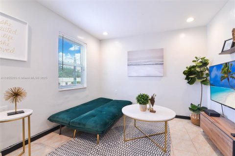 Commercial property in Hollywood, Florida 94.85 sq.m. № 1875037 - photo 21