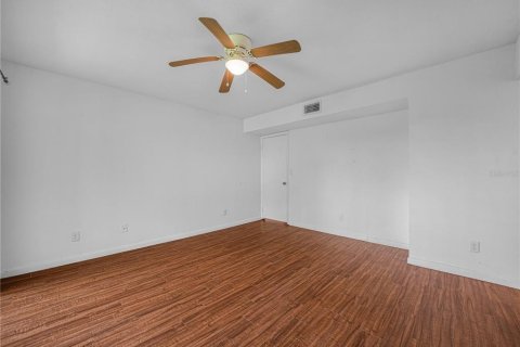 Condo in Lakeland, Florida, 2 bedrooms  № 2234641 - photo 9