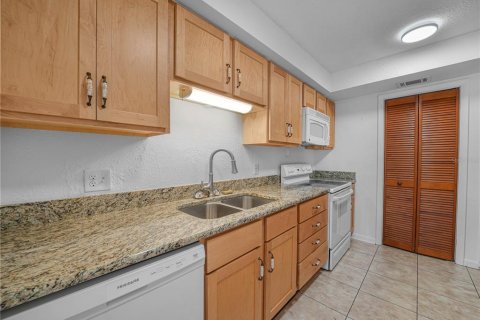 Condo in Lakeland, Florida, 2 bedrooms  № 2234641 - photo 6