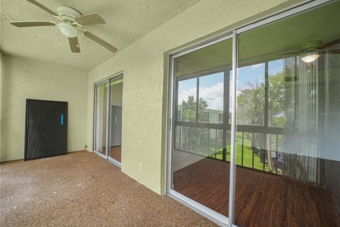 Condo in Lakeland, Florida, 2 bedrooms  № 2234641 - photo 11