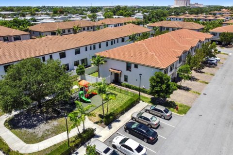 Townhouse in Riviera Beach, Florida 3 bedrooms, 162.21 sq.m. № 1185325 - photo 1