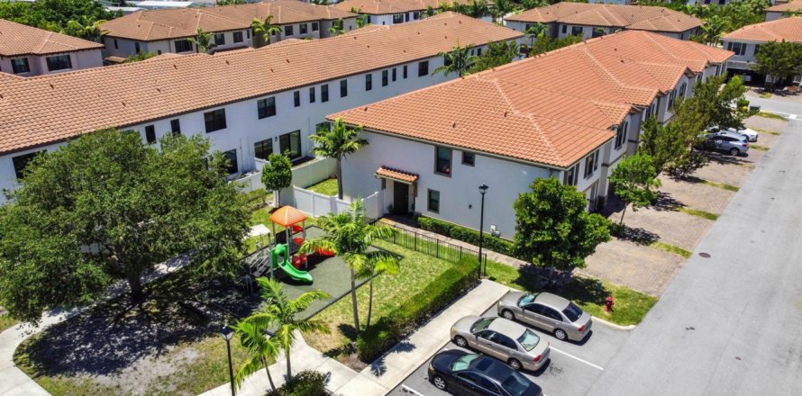 Townhouse in Riviera Beach, Florida 3 bedrooms, 162.21 sq.m. № 1185325