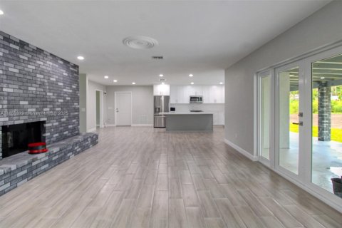House in Miami, Florida 3 bedrooms, 218.32 sq.m. № 1857363 - photo 15
