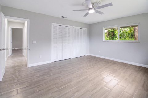 House in Miami, Florida 3 bedrooms, 218.32 sq.m. № 1857363 - photo 22