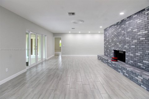 House in Miami, Florida 3 bedrooms, 218.32 sq.m. № 1857363 - photo 13