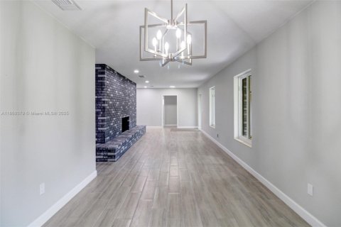 House in Miami, Florida 3 bedrooms, 218.32 sq.m. № 1857363 - photo 20