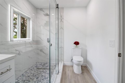 House in Miami, Florida 3 bedrooms, 218.32 sq.m. № 1857363 - photo 18