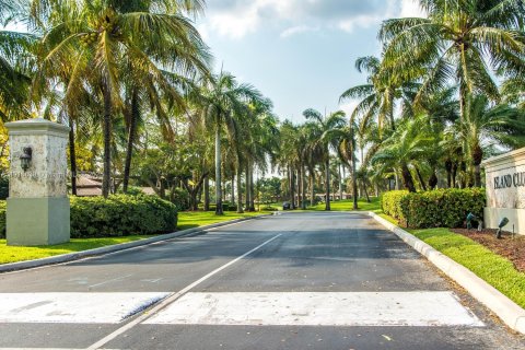 House in Doral, Florida 4 bedrooms, 227.8 sq.m. № 1972090 - photo 8