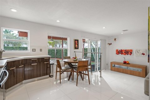House in Doral, Florida 4 bedrooms, 227.8 sq.m. № 1972090 - photo 30