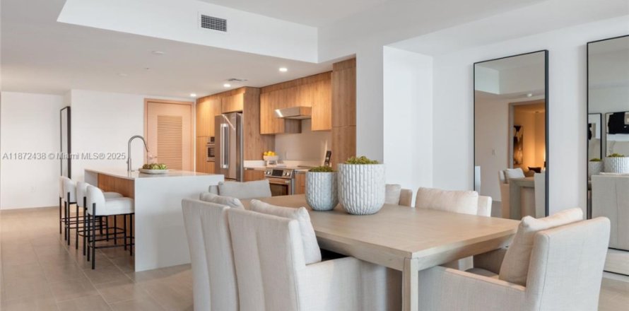 Villa ou maison à Bay Harbor Islands, Floride 2 chambres, 135.64 m2 № 1921882